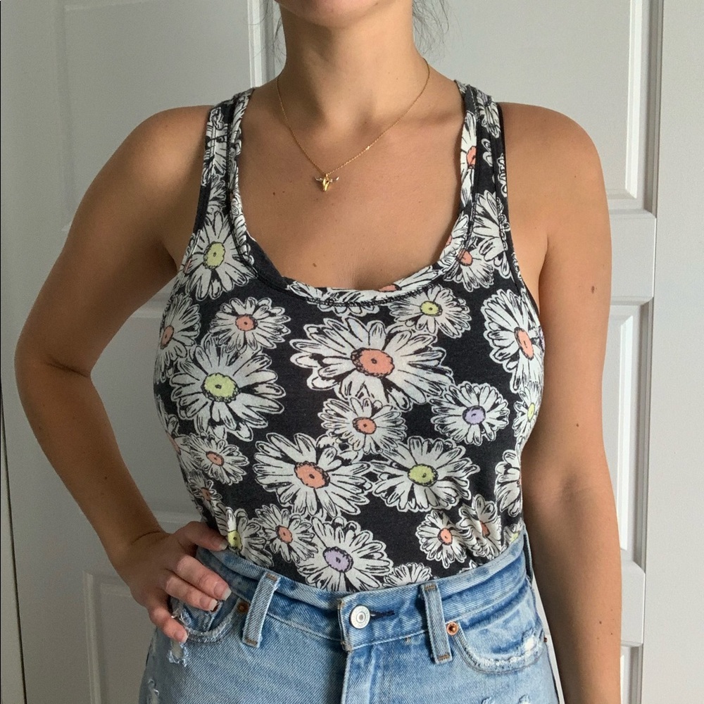 Urban outfitters Daisy racer cal tank